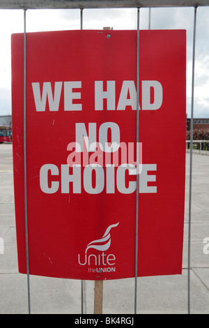 Bannière lors d'une protestation de l'équipage de cabine de British Airways lutte pendant l'action de mars 2010. Banque D'Images