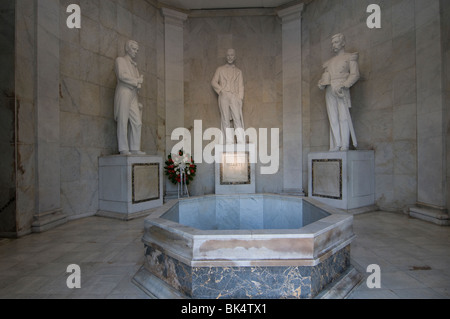 Statues des pères fondateurs de la République dominicaine à L'autel de la Patria mausolée dans le parc Parque Independencia À Saint-Domingue Banque D'Images