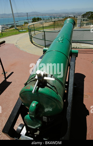 Canon de midi historique qui est cuite à midi chaque jour de la batterie Lion sur Signal Hill, au-dessus de Cape Town Afrique du Sud Banque D'Images