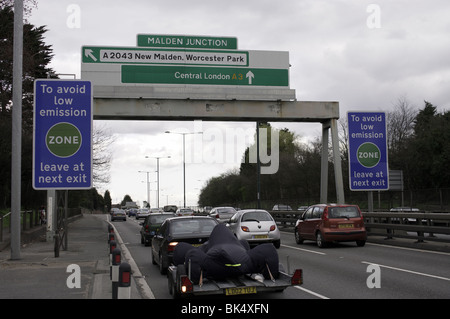 Les automobilistes entrant avertissement signe Londres zone de faibles émissions Banque D'Images