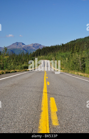 Glenn Highway et Mentasta Montagnes, Alaska, USA Banque D'Images