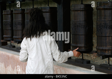 Roues de prière à Dhagpo Kagyu Ling monastère bouddhiste tibétain, Saint-léon sur Vézère, Dordogne, France, Europe Banque D'Images