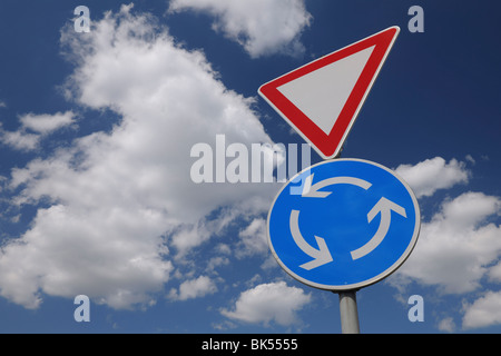 Signe de rendement et rond Signe, Bavière, Allemagne Banque D'Images