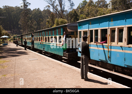 L'Inde, le Tamil Nadu, Udhagamandalam (Ooty), Chemin de fer de montagne de Nilgiri, train à crémaillère Lovegrove gare Banque D'Images