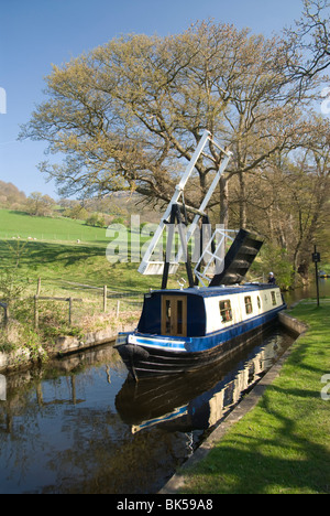 Bateau étroit traversant un pont élévateur, sentier du canal de Llangollen, Pays de Galles, Royaume-Uni, Europe Banque D'Images