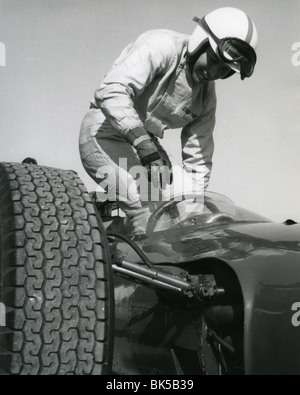 JOHN SURTEES au Maranello (Modena) AC de Ferrari lors du test de leur voiture 2500 Formule I en 1966 Banque D'Images