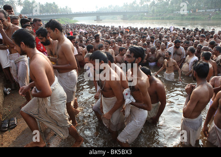 Arattu ou immersion sainte cérémonie dans le cadre d'arattupuzha pooram,un festival annuel tenu à arattupuzha temple en mars/avril. Banque D'Images