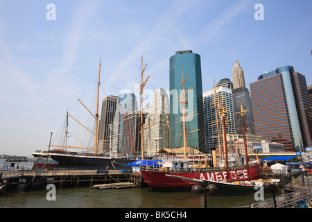 Les bateaux à voile historique à South Street Seaport, Manhattan, New York City, New York, États-Unis d'Amérique, Amérique du Nord Banque D'Images