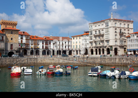 Port de Castro Urdiales, Cantabria, ESPAGNE Banque D'Images