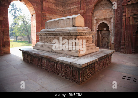 Tombe de Altamish, Qutb Minar complex, UNESCO World Heritage Site, New Delhi, Inde, Asie Banque D'Images