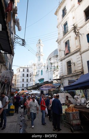 Les étals de marché dans la Casbah, Alger, Algérie, Afrique du Nord, Afrique Banque D'Images