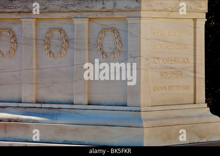 Tombe du Soldat inconnu, le Cimetière National d'Arlington près de Washington DC USA Banque D'Images