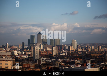 L'Est de Londres et à Canary Wharf vu à partir d'un bloc du conseil de la ville de Londres. Banque D'Images