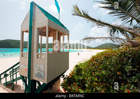 Lifeguard Hut sur une plage, Plage Flamenco, Culebra, Puerto Rico Banque D'Images