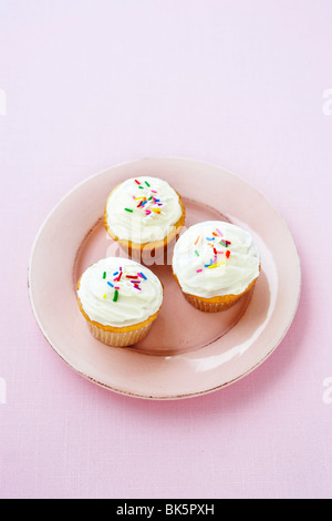 Cupcakes on plate Banque D'Images