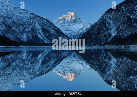 Lac Plansee au lever du soleil, Tyrol, Autriche Banque D'Images