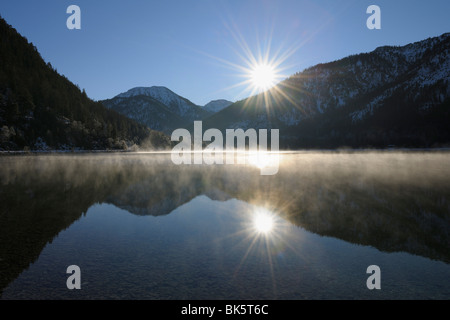 Lac Plansee au lever du soleil, Tyrol, Autriche Banque D'Images