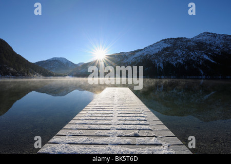 Lac Plansee au lever du soleil, Tyrol, Autriche Banque D'Images