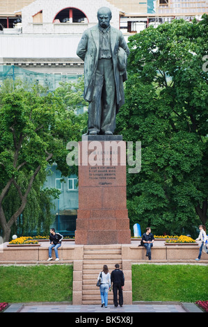 Statue de Taras Schevchenko, un poète national ukrainien, Shevchenko Park, Kiev, Ukraine, l'Europe Banque D'Images