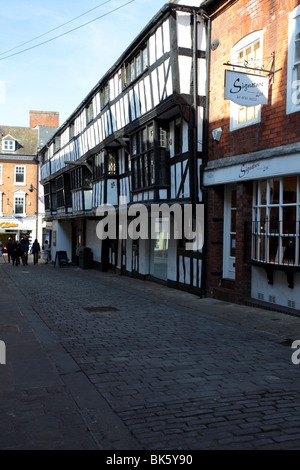 Ce beau bâtiment du 14ème siècle en bois est situé dans Butcher Row dans le cœur du centre-ville de Shrewsbury/centre. Banque D'Images