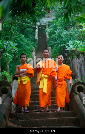 Les moines bouddhistes, Luang Prabang, Laos, Indochine, Asie du Sud-Est, l'Asie Banque D'Images