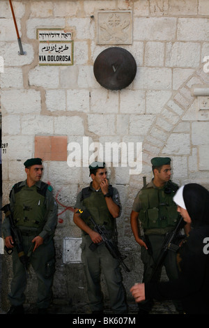 Des soldats israéliens sur la Via Dolorosa, Jérusalem, Israël, Moyen Orient Banque D'Images