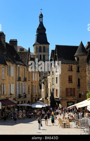 Place de la liberté dans la vieille ville, Sarlat, Dordogne, France, Europe Banque D'Images