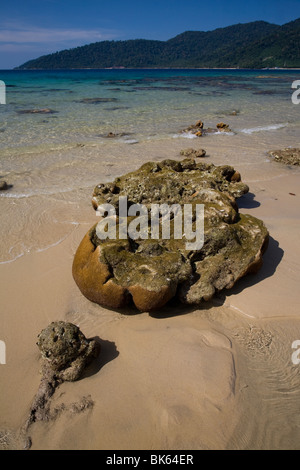 L'île de Tioman Beach côte rock formation Asie Banque D'Images