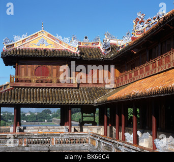 La porte Ngo Mon Gate (lune), la citadelle, Hue, Site du patrimoine mondial de l'UNESCO, le Vietnam, l'Indochine, l'Asie du Sud-Est, Asie Banque D'Images