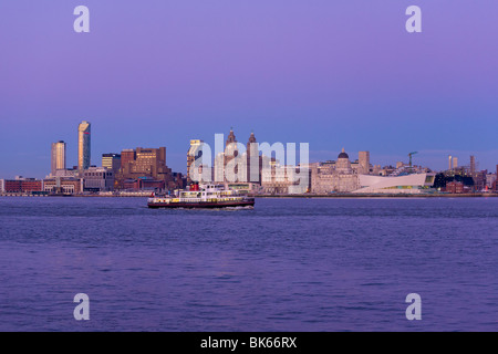 Ferry, et le bord de l'horizon, Liverpool, Merseyside, Angleterre Banque D'Images