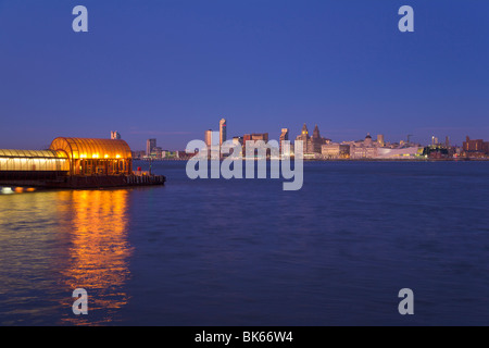 Le Terminal de Ferry de Woodside, Waterfront, Liverpool, Merseyside, Angleterre Banque D'Images