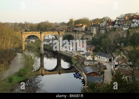 Le viaduc ferroviaire sur la rivière Nidd, à Knaresborough dans Yorkshire du Nord, Angleterre Banque D'Images