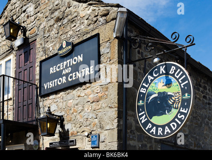 L'arrêt Theakston Brewery pub et d'un centre d'accueil, Masham, Yorkshire Dales, North Yorkshire, Angleterre, Royaume-Uni, Banque D'Images