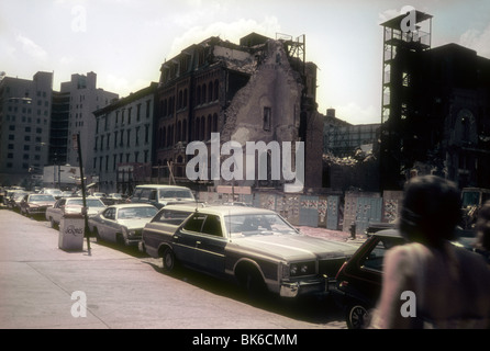 La démolition de l'église de saint Alphonse de Liguori sur West Broadway New York à Soho est vu en août 1981 Banque D'Images