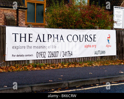 La promotion de la bannière à l'extérieur cours Alpha Hersham Baptist Church à Hersham, Walton On Thames. Surrey. UK. Banque D'Images