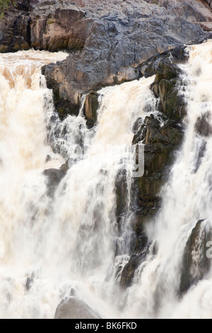 La Barron Falls sur la Barron Gorge juste en dessous de Kuranda dans l'Atherton, Queensland, Australie. Banque D'Images