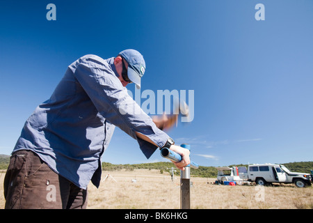 Une expérience scientifique par des chercheurs de l'Université de Sydney, en Australie, dans les montagnes enneigées. Banque D'Images