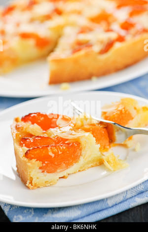 Tranche de boulangerie pâtisserie dessert Tarte aux abricots et amandes Banque D'Images