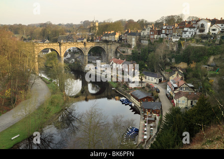 Le viaduc ferroviaire sur la rivière Nidd, à Knaresborough dans Yorkshire du Nord, Angleterre Banque D'Images