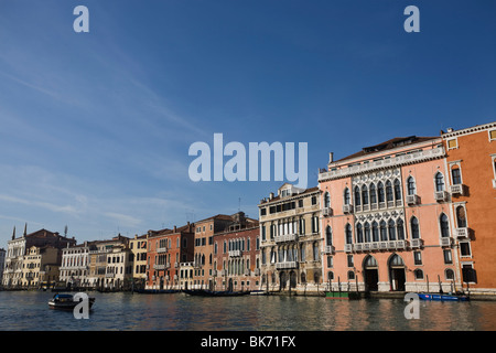 Palazzo Pisani Moretta vue du bateau sur le Grand Canal, Venise, Italie Banque D'Images