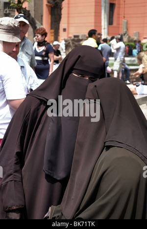 Les femmes musulmanes portant la burqa, vêtement complet Le Caire, Egypte Banque D'Images