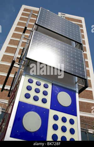 'Beacon' dans Old Street, London alimenté par des panneaux solaires Banque D'Images