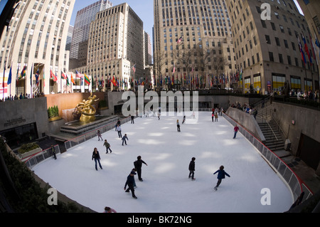 La patinoire du Rockefeller Center à New York le samedi 3 avril 2010. (© Frances M. Roberts) Banque D'Images