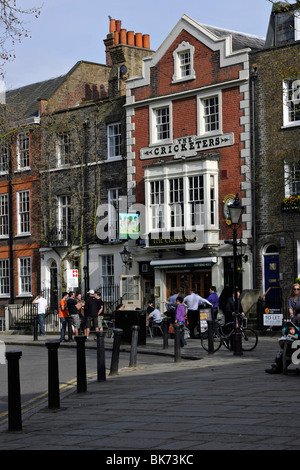 Le cricket, le vert public house, Richmond, London, England, UK Banque D'Images