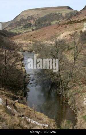 L'Marteg qui traverse la Cambrian Mountains à Gilfach Nature Reserve, Powys, Wales Banque D'Images