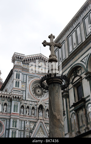 Basilica di Santa Maria del Fiore et le Baptistère à Florence Italie Banque D'Images
