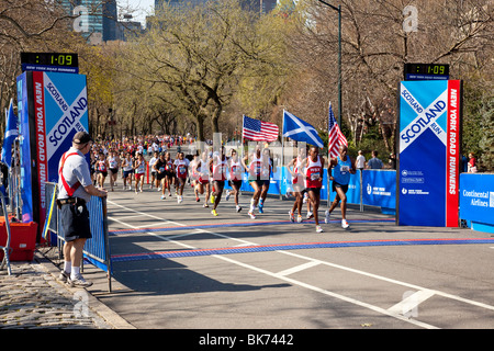 L'Ecosse course de 10k dans Central Park, New York City Banque D'Images