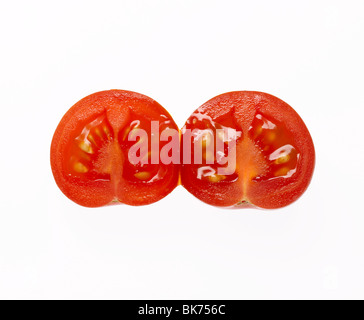 Tomates cerises sur fond blanc Banque D'Images