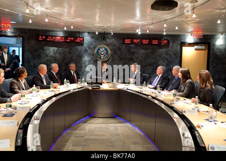 Le président américain Barack Obama à la téléconférence vidéo sécurisé Prix au Centre National de Lutte contre le terrorisme dans la région de McLean, VA Banque D'Images