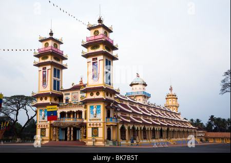 Tha Caodai religions cathédrale principale Le Saint-siège dans Tay Ninh, Vietnam Banque D'Images